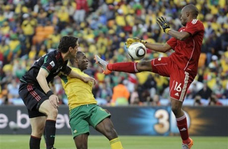 الجزيرة تقاضي نايل سات بعد " تعمد " انقطاع بث المباراة الإفتتاحية بين المكسيك وجنوب افريقيا 