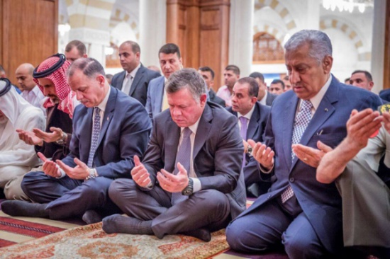 الملك يهنئ الأردنيين بالعيد الملك يهنئ الأردنيين بالعيد