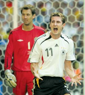 الماكينات الألمانية سحقت المنتخب الأسترالي برباعية نظيفة	