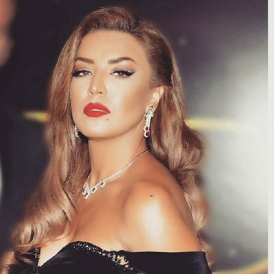 أمل بوشوشة مع زوجها ووالدتها وشقيقتها على العشاء أمل بوشوشة مع زوجها ووالدتها وشقيقتها على العشاء