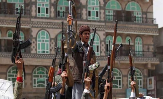 إفلاس حوثي جديد.. السطو على جيوب التجار لتمويل المعارك