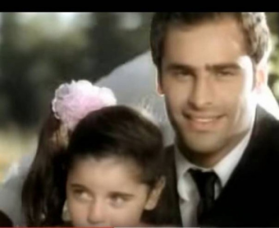 صور|هل تذكرون الشاب الوسيم بطل كليبات نانسي عجرم؟!