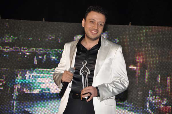 لؤي يعيش حالة من السعادة 