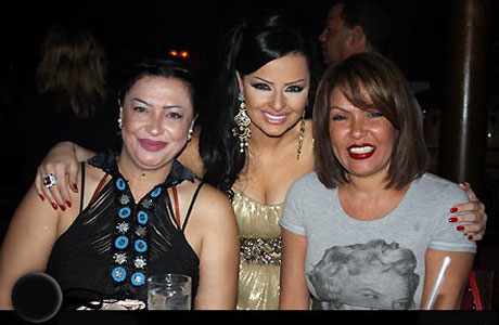 والدة كرزون في " سويت " خاص والشوكولاة من سمير أميس بأم أذينة ! 