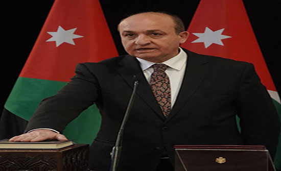 الخصاونة: السماح للشاحنات الأردنية والعراقية بالدخول فارغة دون تصاريح