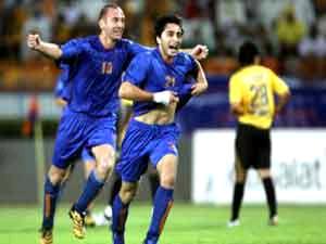 الاردني حسن عبد الفتاح يحتفل مع الكرامة بكأس سوريا