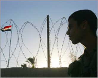 إسرائيل تقتل متسللا من مصر    