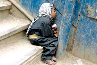 10سنوات سجنا لطبيب مصري تزعم "عصابة" لبيع أطفال السفاح 