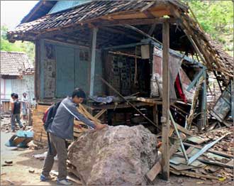 زلزال قوي يضرب شرق إندونيسيا    