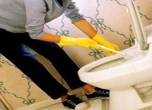 مدرسة أميركية تعاقب تلاميذها بتنظيف الحمامات