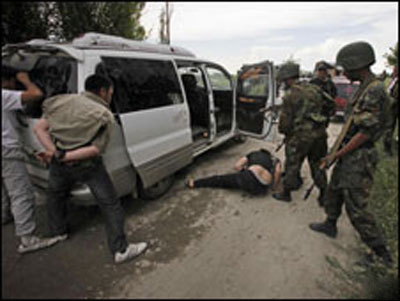 أقلية الأوزبك تهدد بتفجير مستودع للنفط في جنوبي قرغيزيستان