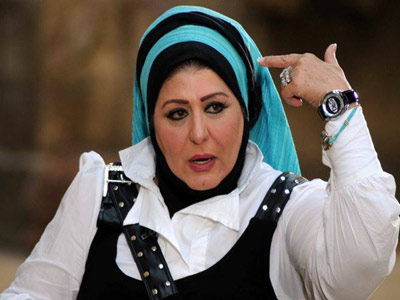 فستان سهير رمزي الغريب يثير السخرية لمدة 15 يوما