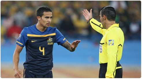 الفيفا يوقف الأسترالي تيم كاهيل مباراة واحدة  