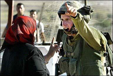 سلطات الاحتلال تعود إلى سياسة «التفتيش العاري» بحق أمهات الأسرى