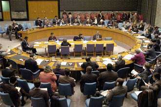 إيران تهدّد مجلس الأمن وتدرس تفتيش السفن الغربية بالخليج 