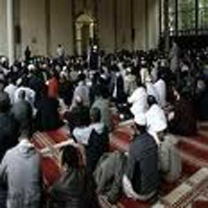 مسلمو بريطانيا يحتجون على وضع كاميرات لمراقبتهم في الشوارع  