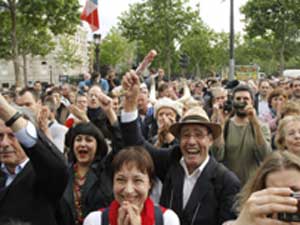 المئات يتظاهرون في باريس ضد أسلمة فرنسا بعد منعهم من اقامة حفل 