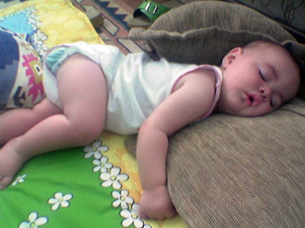 السجن 8 سنوات لمربية أرضعت طفلاً خمراً لينام