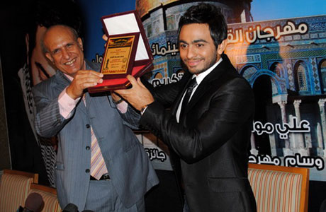 بالصور مهرجان القدس السينمائي يكرم تامر حسني 