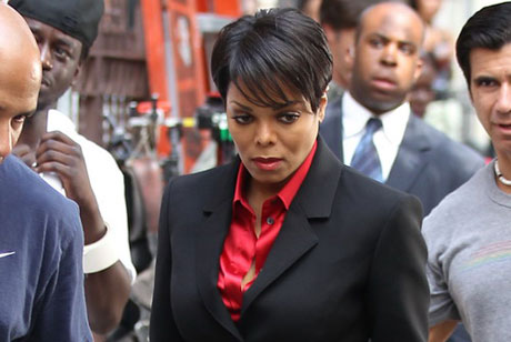 جانيت جاكسون تعيد أخاها بقصة شعرها الجديدة