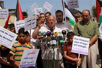  اعتصاماً قبالة معبر "المنطار" للمطالبة بفتح معابر غزة التجارية 