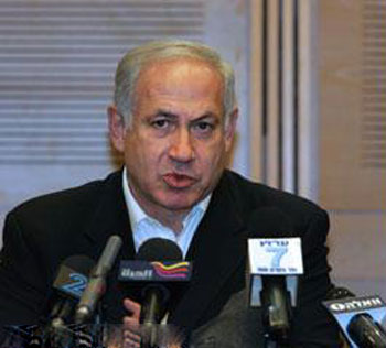 إسرائيل تعلن تخفيف الحصار على غزة بالبر وتبقيه بالبحر