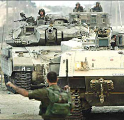 الاحتلال يتوغل شمالي قطاع غزة ويدهم قريتين بالضفة