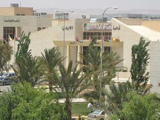 جامعة الحسين تطلق برنامجا لتطوير انظمة الطاقة المتجددة