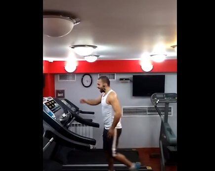 شاهد: شاب "يدبك" على الة المشي !