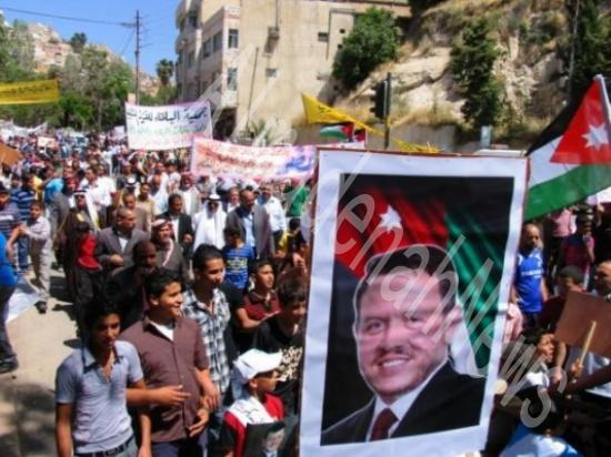 الشربجي : سنهاجم أصحاب أي هتاف ضد الملك حتى لو طوق الأمن العام الداخلية ودوار فراس بالدبابات ( نص البيان ) الشربجي : سنهاجم أصحاب أي هتاف ضد الملك حتى لو طوق الأمن العام الداخلية ودوار فراس بالدبابات ( نص البيان )