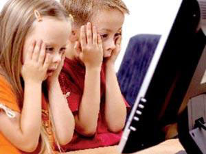 كمبيوتر المنزل يضعف مستوى الأطفال الدراسي