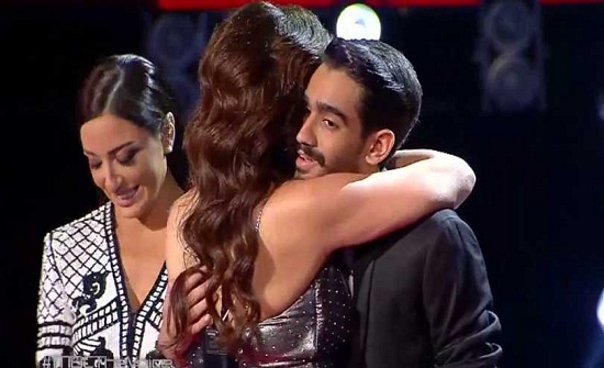 شاهد… اليسا تبكي وتحتضن حسن العطار شاهد… اليسا تبكي وتحتضن حسن العطار