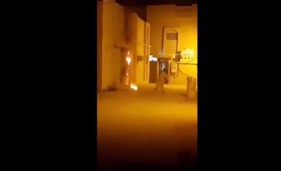 بالفيديو...... تصرف كارثي لشاب حاول إطفاء حريق عداد كهرباء بدلو ماء بالفيديو...... تصرف كارثي لشاب حاول إطفاء حريق عداد كهرباء بدلو ماء