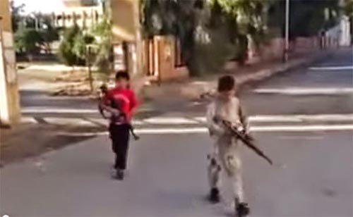 بالفيديو : طفلان يدعوان للالتحاق بالحرب ومساندة تنظيم الدولة