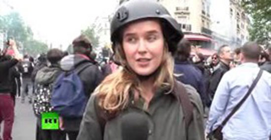 بالفيديو.. لحظة تعرض مذيعة لصفعة قوية على الهواء بالفيديو.. لحظة تعرض مذيعة لصفعة قوية على الهواء