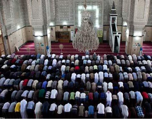 لص يؤم المصلين.. فيسرق أتباعه أمتعتهم لص يؤم المصلين.. فيسرق أتباعه أمتعتهم