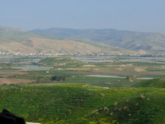 دفء الطبيعة في الأغوار الشمالية يجذب السياح العرب والاجانب