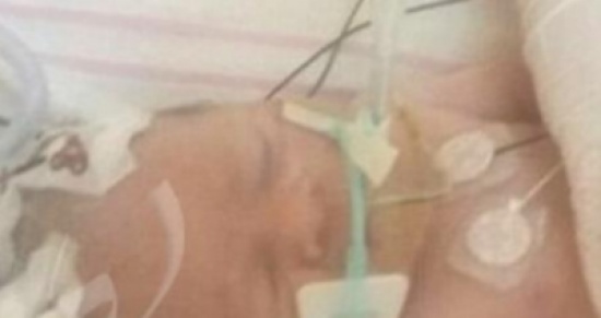 صور| ولدت هذه الطفلة بعد لحظات من وفاة والدتها.. إليكم التفاصيل!