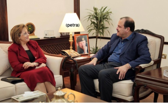 وزير الداخلية يبحث مع السفيرة التونسية التعاون بين البلدين وزير الداخلية يبحث مع السفيرة التونسية التعاون بين البلدين