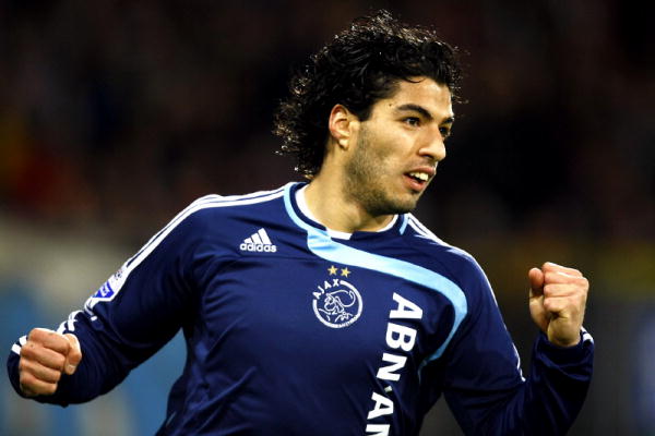 سواريز يسقط "محاربي التايغوك" ويقود الاوروغواي الى ربع النهائي لاول مرة منذ 40 عاما 