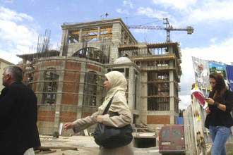 مسلمون في كوسوفو يلمّحون لاستعمال العنف رفضا لحظر الحجاب 