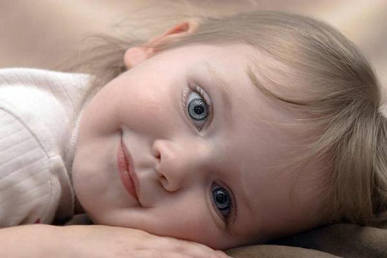 القبض على زوجان حاولا بيع ابنتهما بـ 25 دولار  