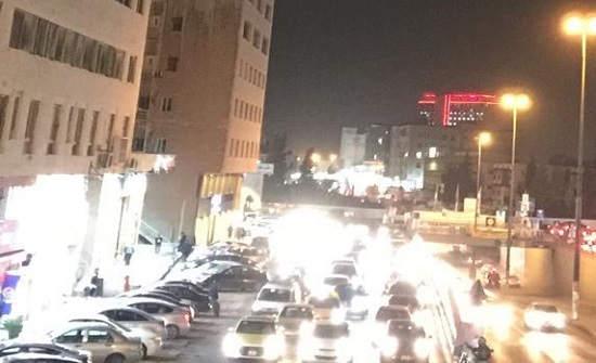 أزمات سير خانقة في عمّان قبل ساعات من الحظر أزمات سير خانقة في عمّان قبل ساعات من الحظر