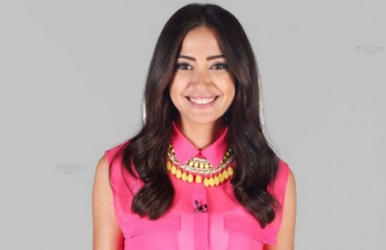 ناردين فرج تفاجئ الجمهور بابنتها! – بالفيديو