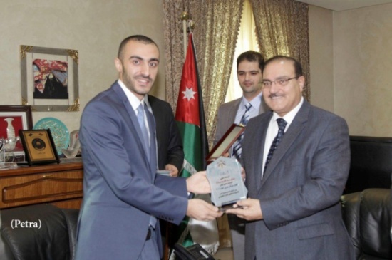 الطويسي يكرم المبتكر قديسات الطويسي يكرم المبتكر قديسات