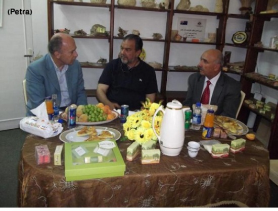 الأمير عاصم يزور جمعية سيدات عنجرة التعاونية الأمير عاصم يزور جمعية سيدات عنجرة التعاونية