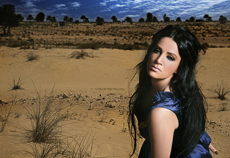 ديانا حداد تغني لرمضان لتنفي شائعة أنها مسيحية