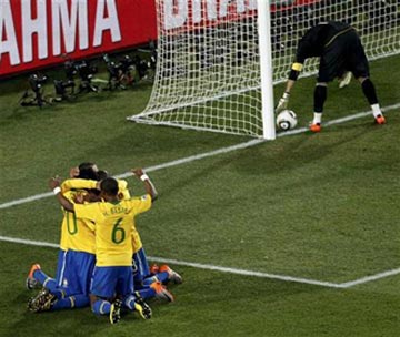 البرازيل تتأهل لدور الثمانية بثلاثية في مرمى تشيلي