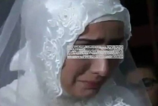قبل وقتٍ قصير من الزفاف.. اكتشفت المصيبة التي أخفاها خطيبها! قبل وقتٍ قصير من الزفاف.. اكتشفت المصيبة التي أخفاها خطيبها!