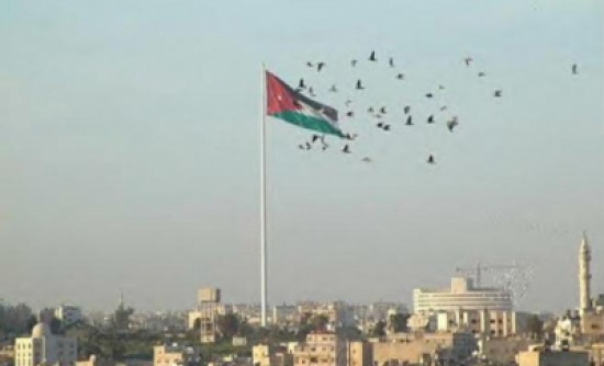 أهالي بـ"النزهة" يطالبون بإعدام قاتل الطفل السوري أهالي بـ"النزهة" يطالبون بإعدام قاتل الطفل السوري